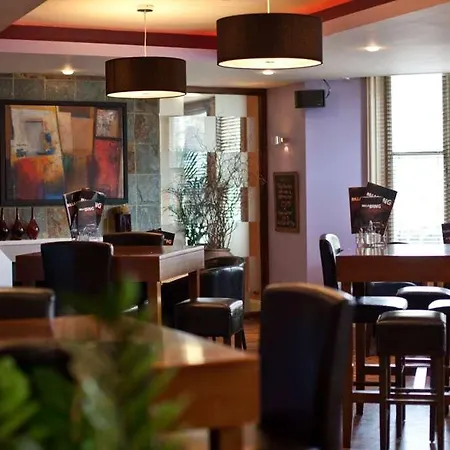 Caledonian Hotel 